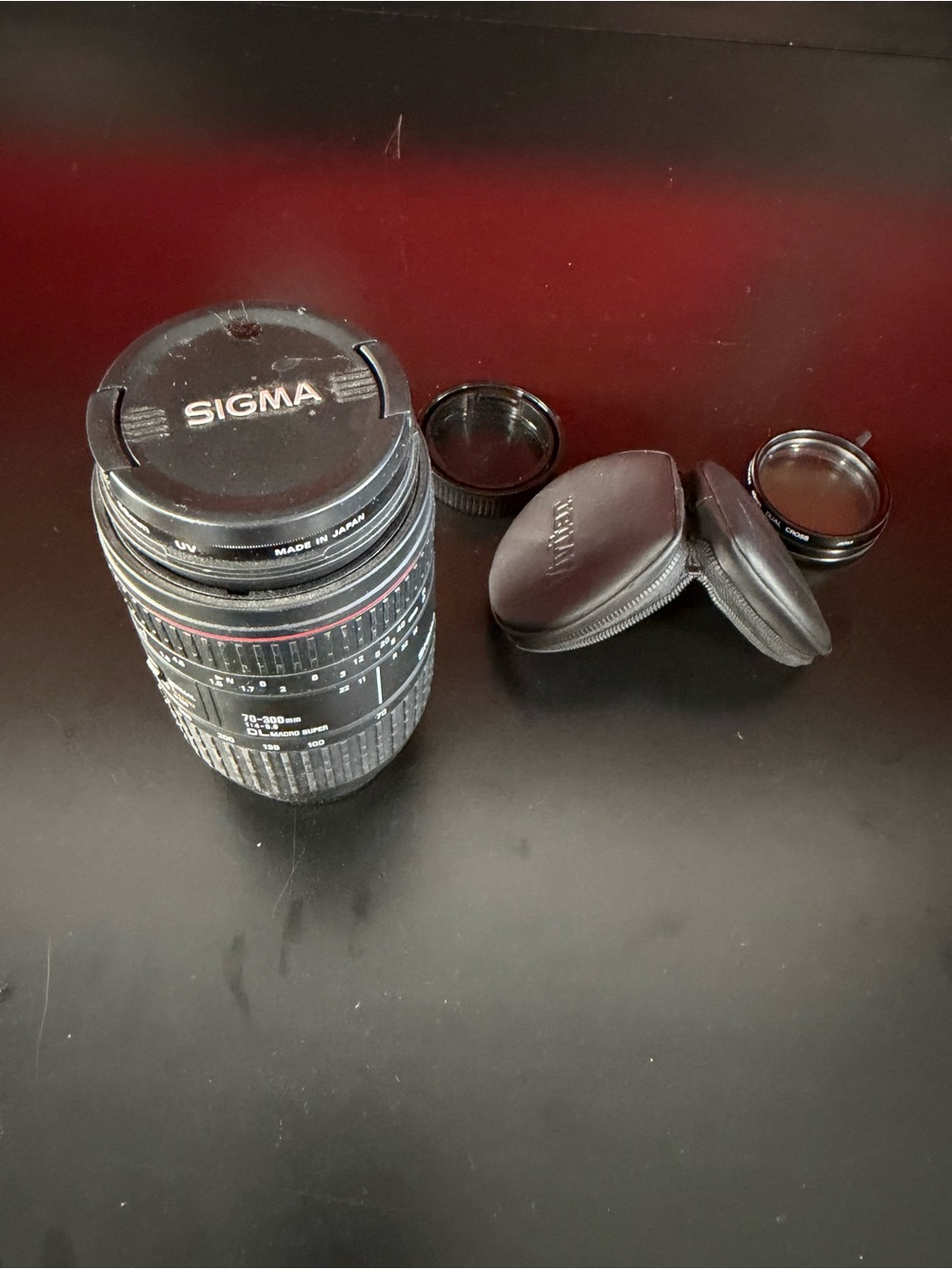 Sigma Beauty Black 28-200mm Zoom Lens with Caps and Pouches
